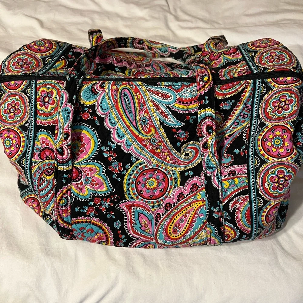 Colorful paisley print vera Bradley large duffel bag - Picture 1 of 6